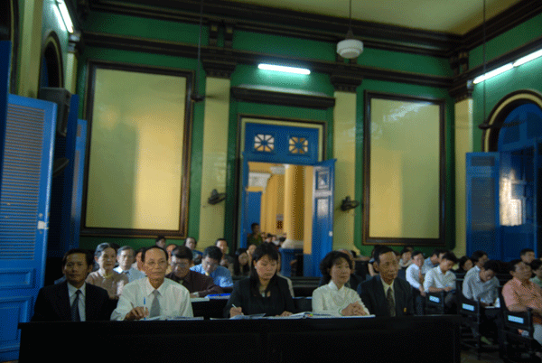 Câu chuyện luật sư “cười ra nước mắt”