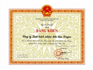 Văn phòng luật sư Dragon đón nhận bằng khen Bộ tư pháp cuối năm 2015
