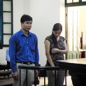 Vợ chồng Giám đốc CTCP rượu Hà Nội vào tù Vợ chồng Giám đốc CTCP rượu Hà Nội vào tù