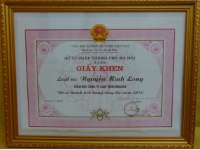 Văn phòng luật sư được Sở tư pháp thành phố Hà nội trao tặng giấy khen Van Phong Luat Su Duoc So Tu Phap Thanh Pho Ha Noi Trao Tang Giay Khen 2
