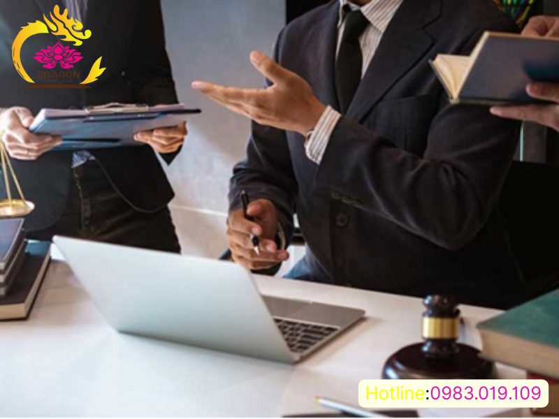 luật sư tư vấn pháp lý giúp đối phó với các rủi ro trên thị trường