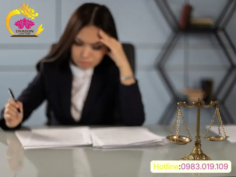 Bị khởi tố có nên thuê luật sư uy tín ngay không?